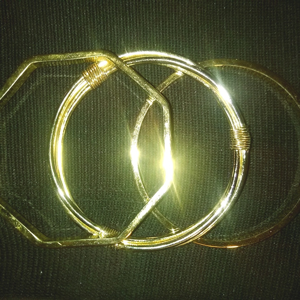 Gorgeous Gold tone 3 PC Bangle Set